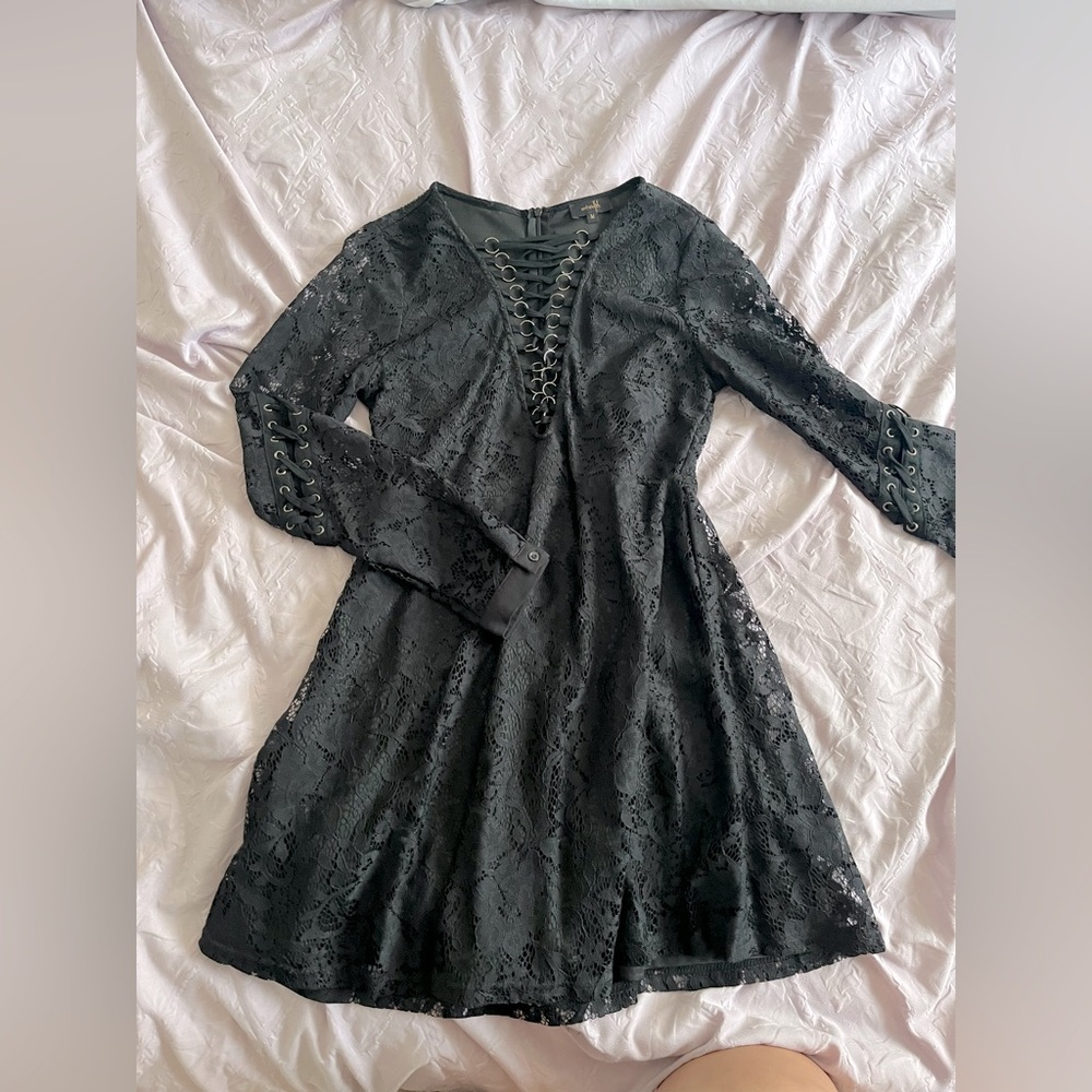 Ontwelfth V- Neck Lace Flare Dress